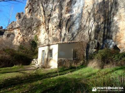 Barranco Río Dulce; viajes fotos cerezo en flor grupo senderismo alicante valle de jerte